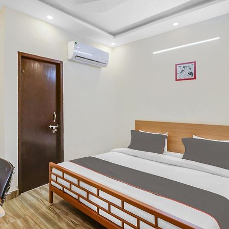 Super Capital O Moody Inn Delhi  Buitenkant foto